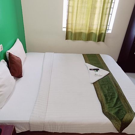 Green Tree Hotel-Near Vfs Global And Ramee Mall Csennai Kültér fotó