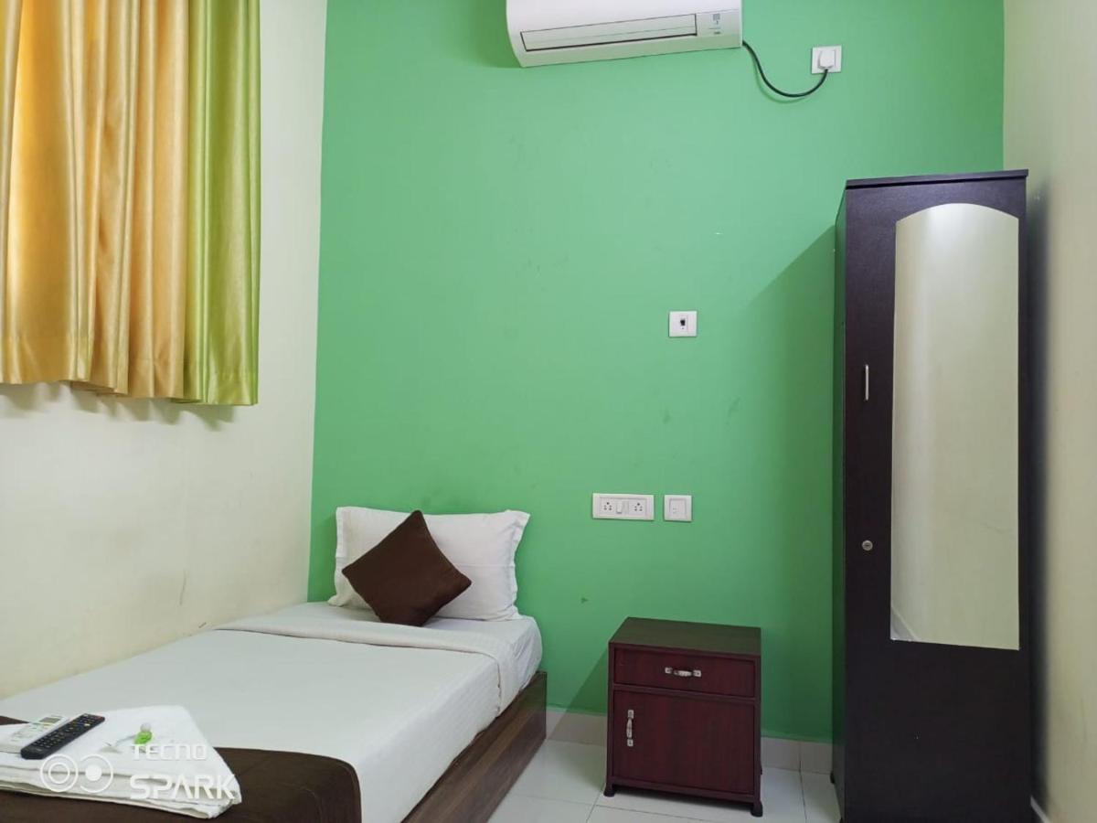 Green Tree Hotel-Near Vfs Global And Ramee Mall Csennai Kültér fotó