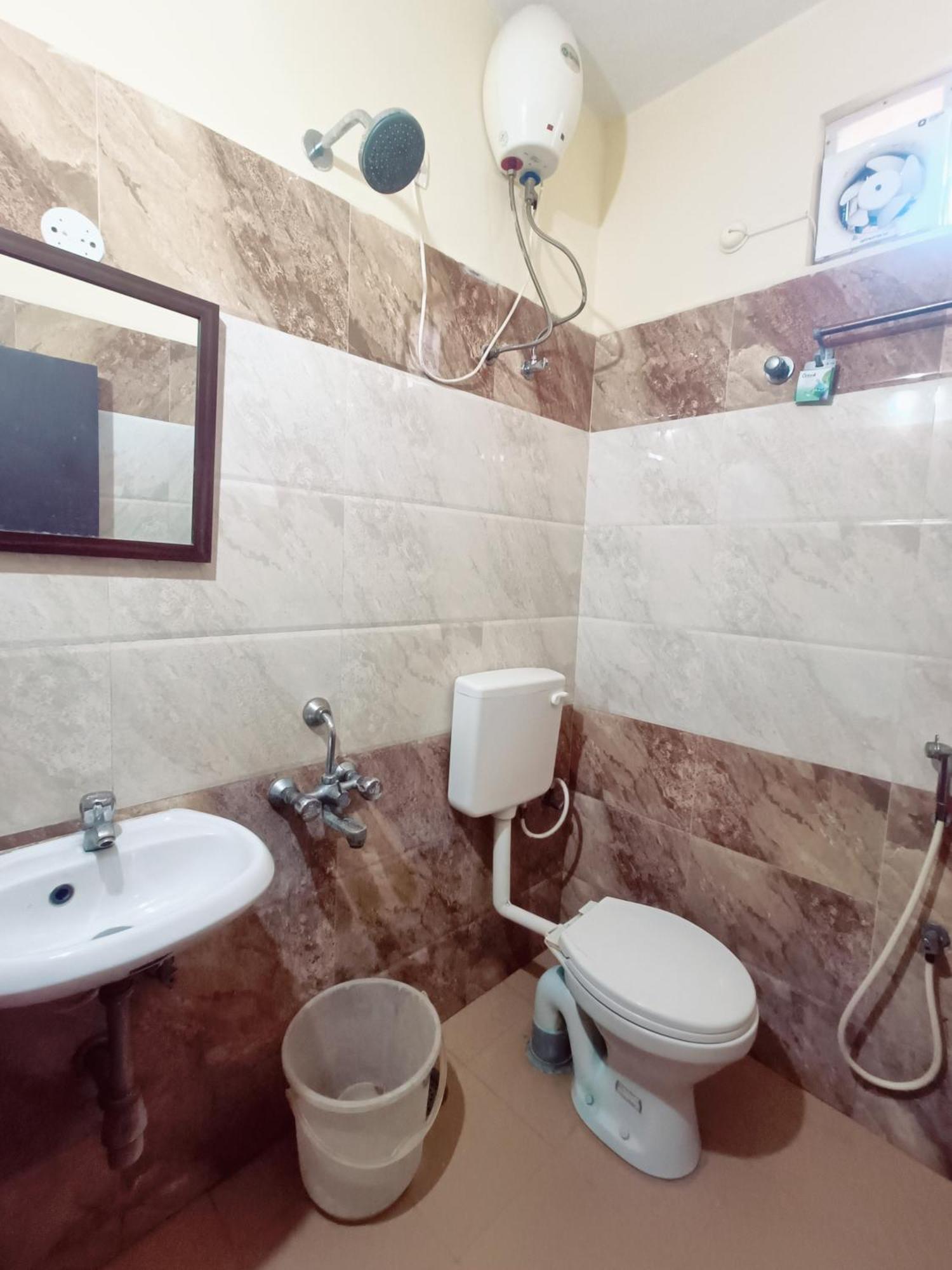 Green Tree Hotel-Near Vfs Global And Ramee Mall Csennai Kültér fotó